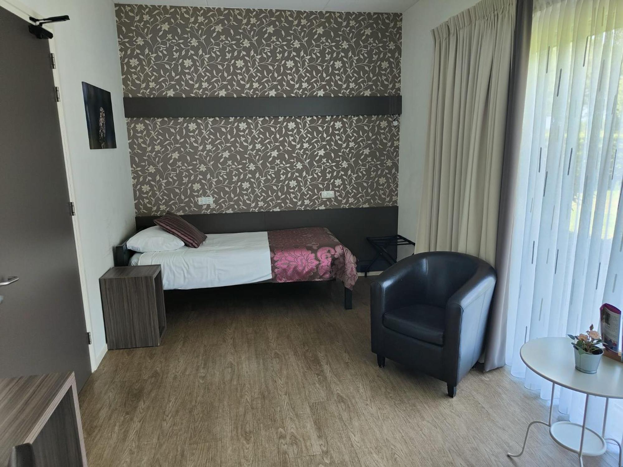 B&B Hotel De Vrije Vogel Elsloo  ภายนอก รูปภาพ