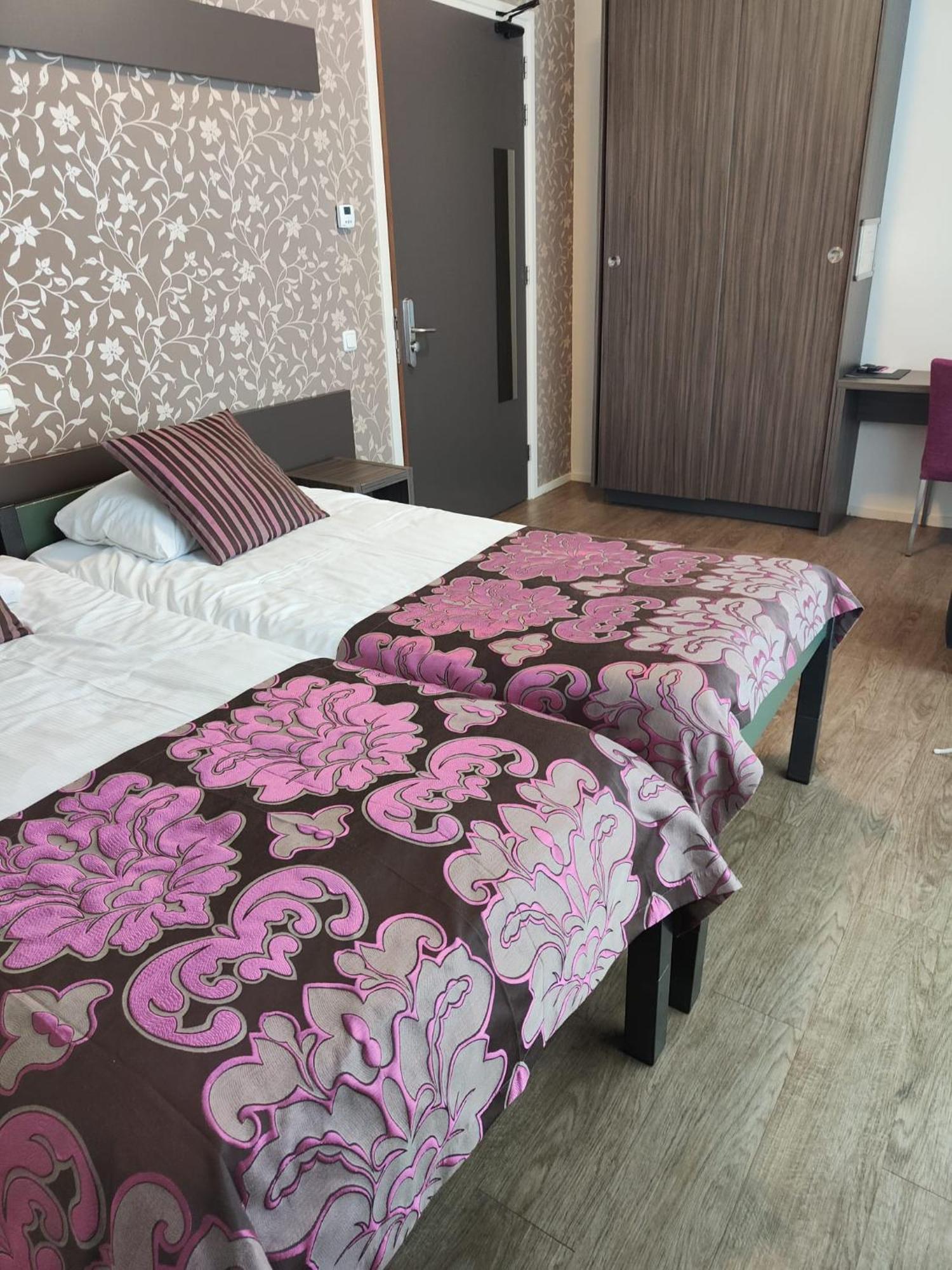 B&B Hotel De Vrije Vogel Elsloo  ภายนอก รูปภาพ