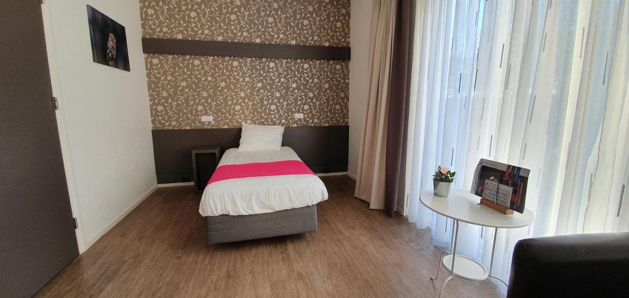 B&B Hotel De Vrije Vogel Elsloo  ภายนอก รูปภาพ